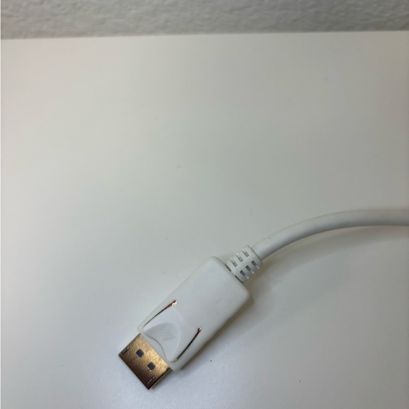 Onn DisplayPort To HDMI Adapter. Gold plated. - Picture 3 of 6